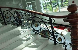 Cầu thang sắt mỹ nghệ Vinhome MDM04